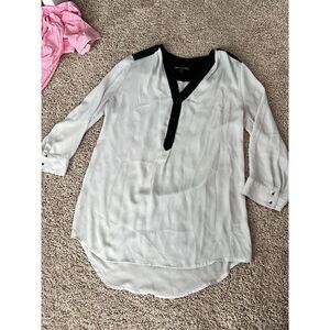 Express Black and white 3/4 sleeve V-neck work career suiting blouse XS